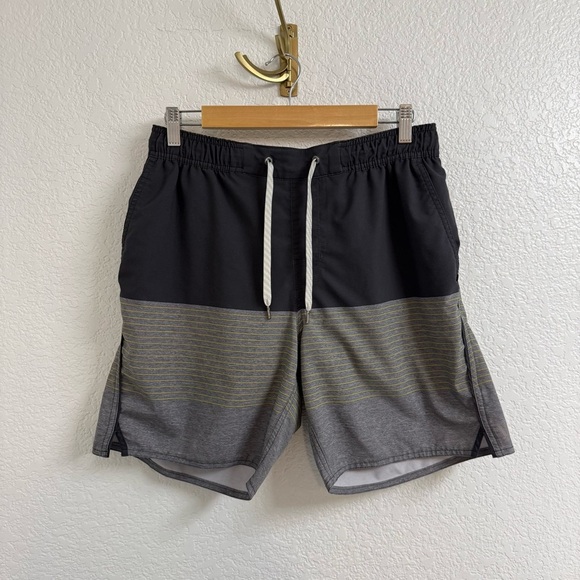 Vuori Trail Shorts Lined Men's Medium Striped - Picture 1 of 2